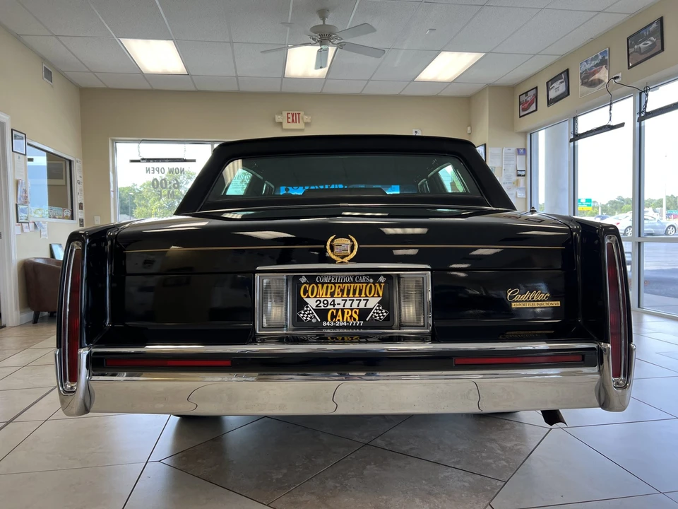 1992 Cadillac DeVille 7th Gen - Image 11 of 31