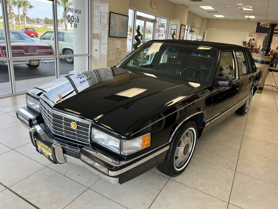 1992 Cadillac DeVille 7th Gen - Image 2 of 31