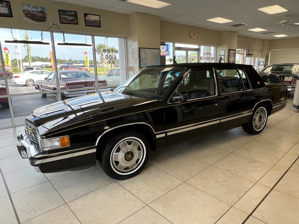 1992 Cadillac DeVille 7th Gen - Image 5 of 31