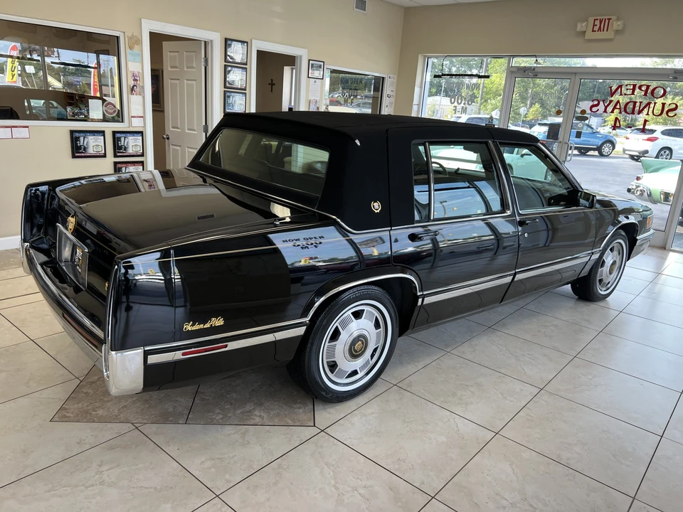 1992 Cadillac DeVille 7th Gen - Image 14 of 31