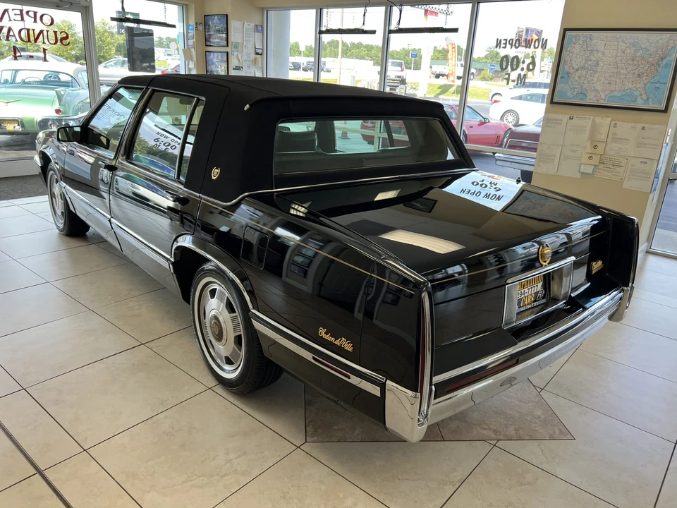 1992 Cadillac DeVille 7th Gen - Image 9 of 31
