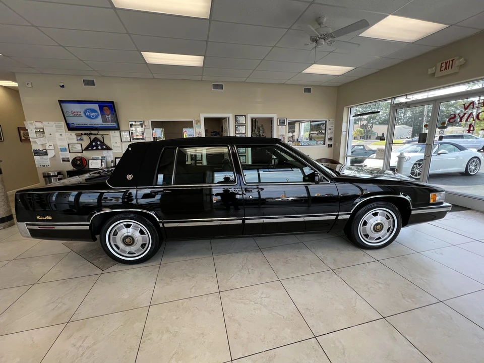 1992 Cadillac DeVille 7th Gen - Image 16 of 31