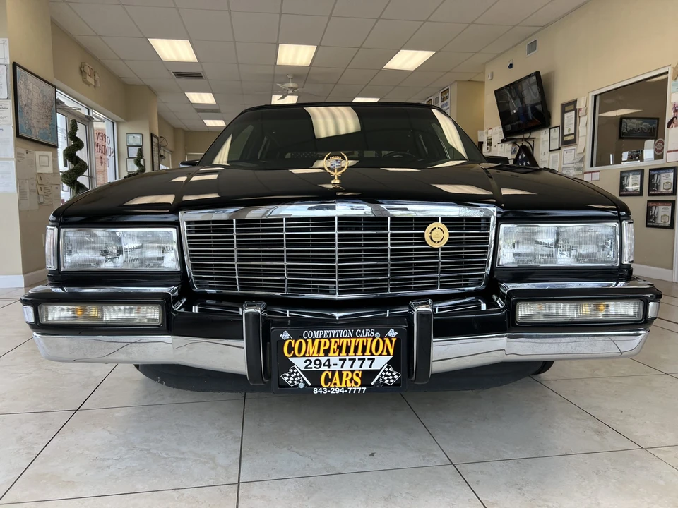 1992 Cadillac DeVille 7th Gen - Image 21 of 31