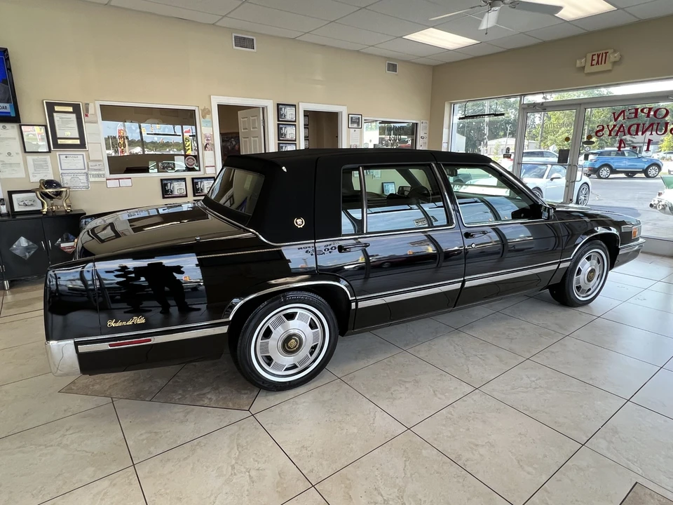 1992 Cadillac DeVille 7th Gen - Image 15 of 31