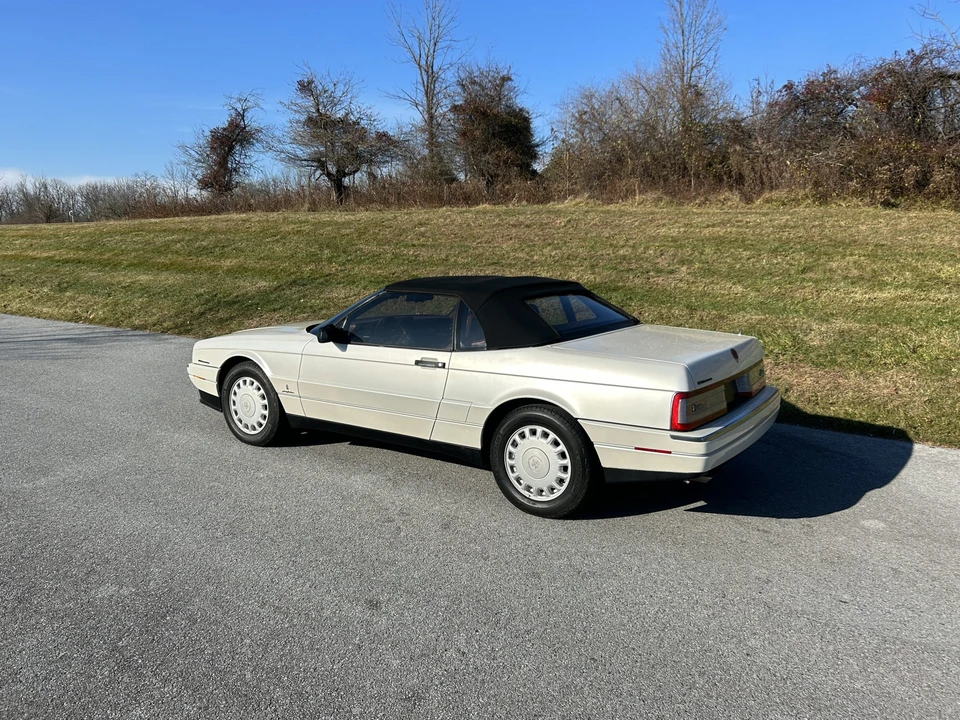 1993 Cadillac Allante - Image 22 of 31