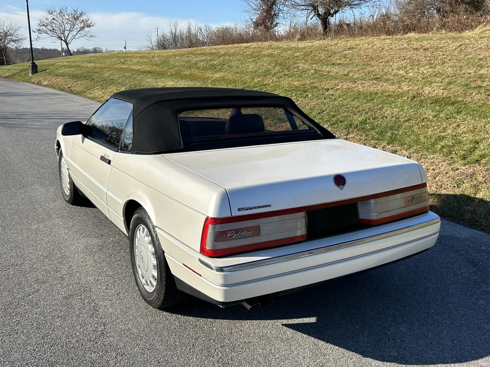 1993 Cadillac Allante - Image 26 of 31