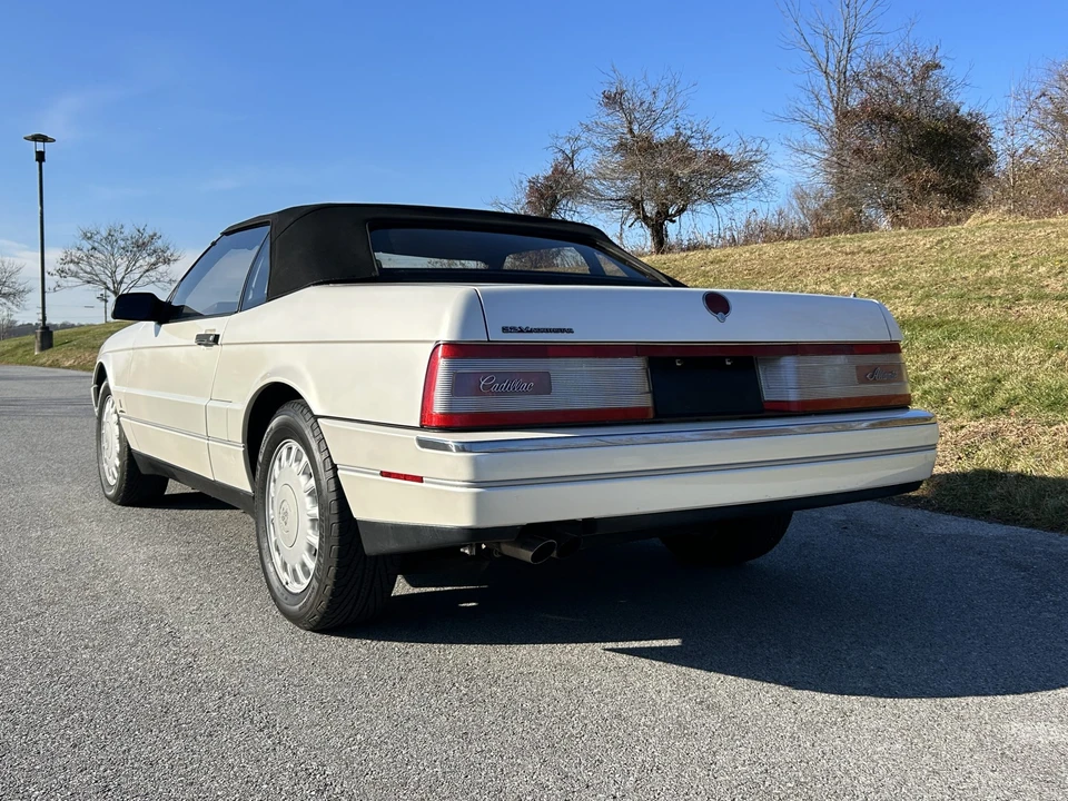 1993 Cadillac Allante - Image 28 of 31
