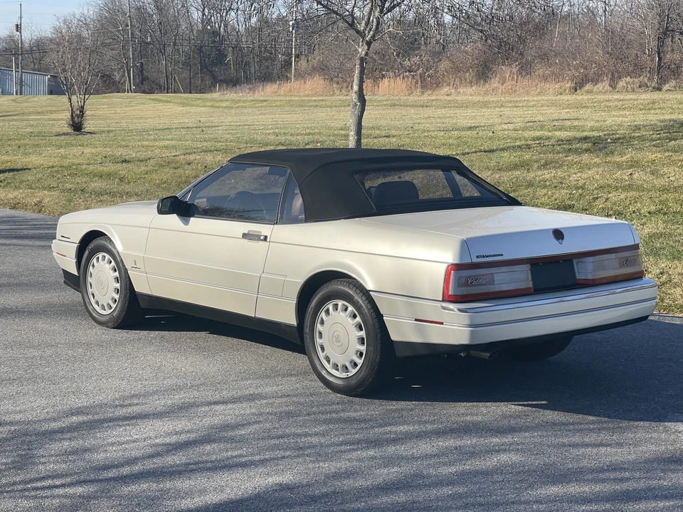 1993 Cadillac Allante - Image 24 of 31