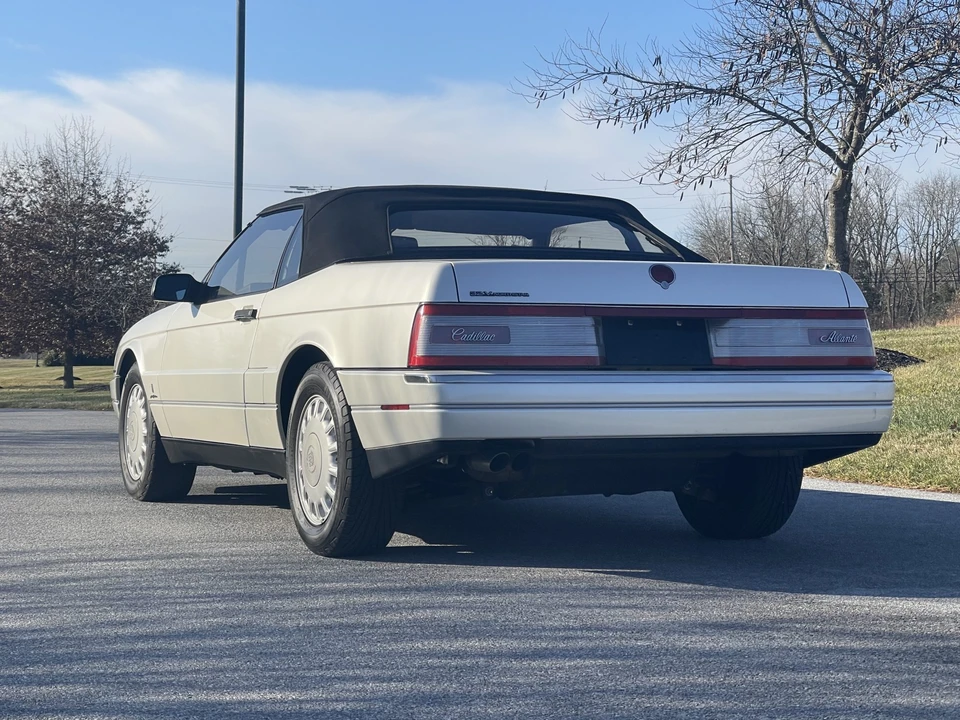 1993 Cadillac Allante - Image 29 of 31