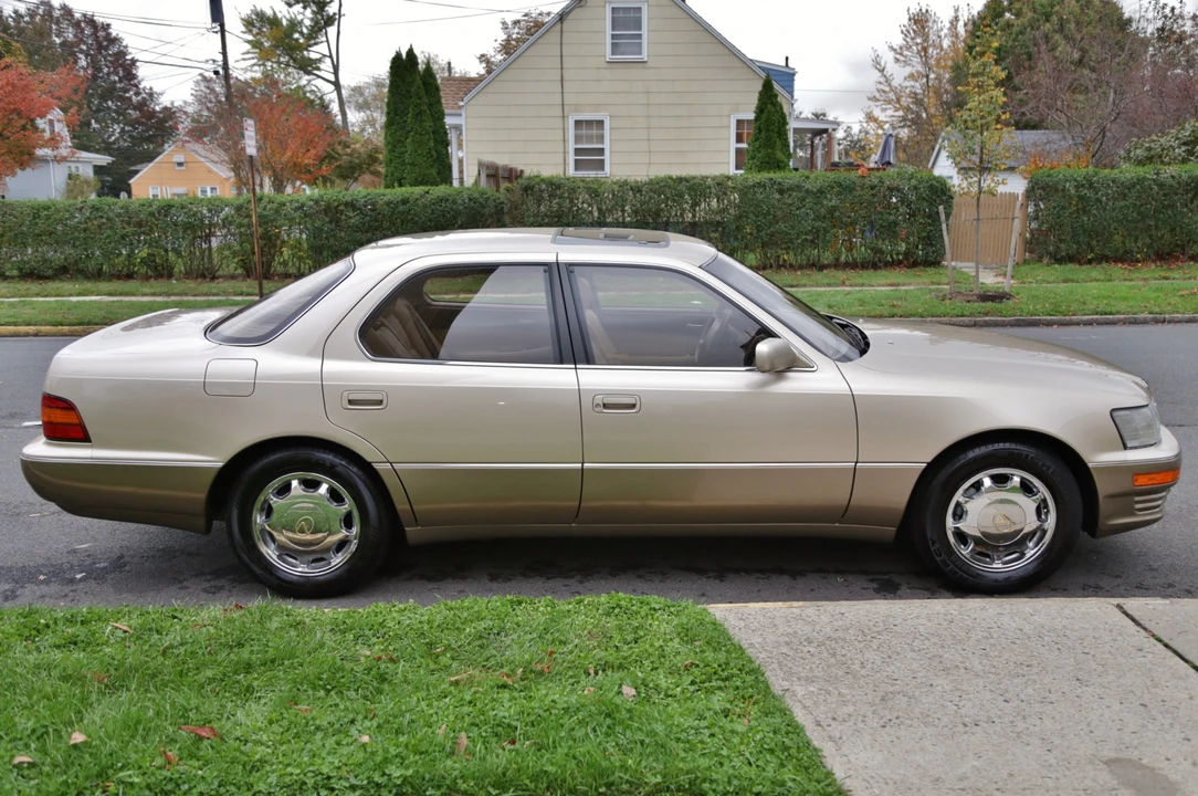 1993 Lexus LS 1st Gen - Image 16 of 31