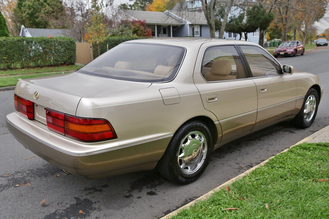 1993 Lexus LS 1st Gen - Image 17 of 31