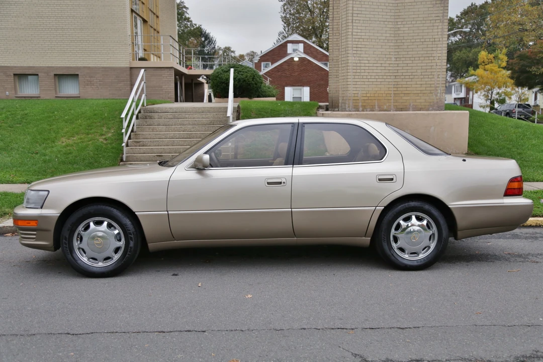 1993 Lexus LS 1st Gen - Image 21 of 31