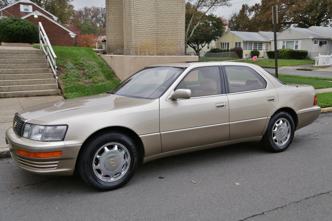 1993 Lexus LS 1st Gen - Image 22 of 31