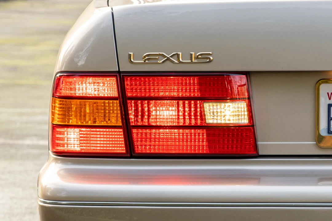 1998 Lexus LS 2nd Gen - Image 23 of 31