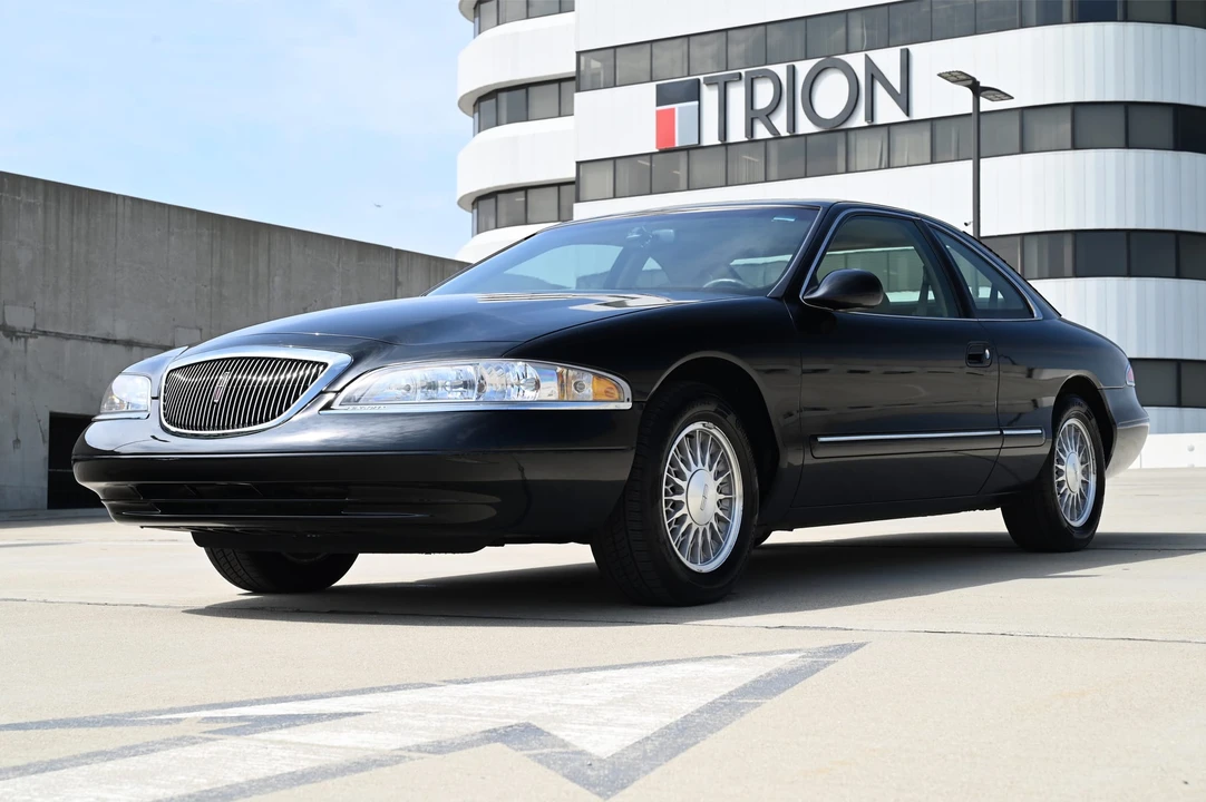 1998 Lincoln Continental Mark VIII - Image 2 of 31
