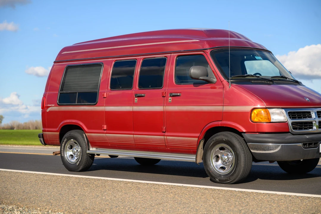 1999 Dodge Ram Van - Image 8 of 31