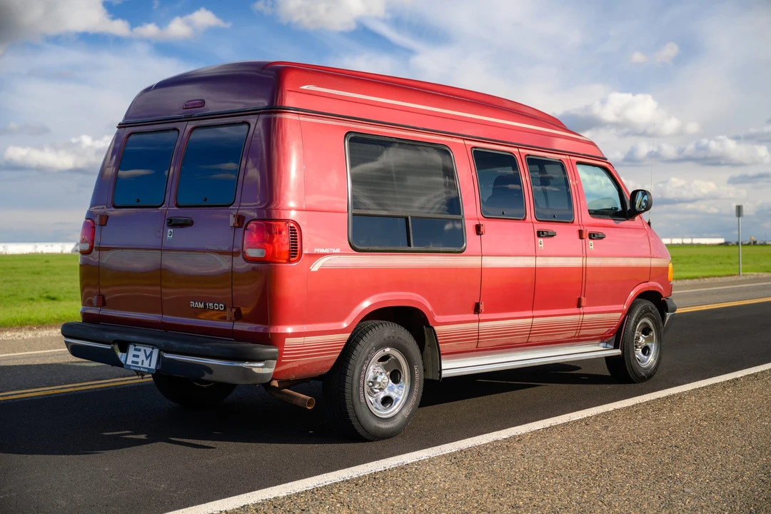 1999 Dodge Ram Van - Image 12 of 31