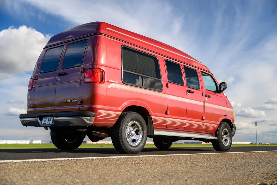 1999 Dodge Ram Van - Image 13 of 31