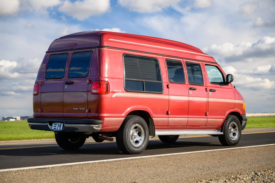 1999 Dodge Ram Van - Image 14 of 31