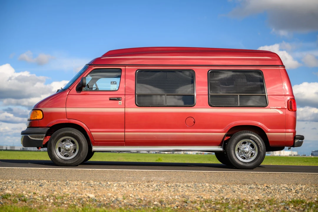 1999 Dodge Ram Van - Image 21 of 31