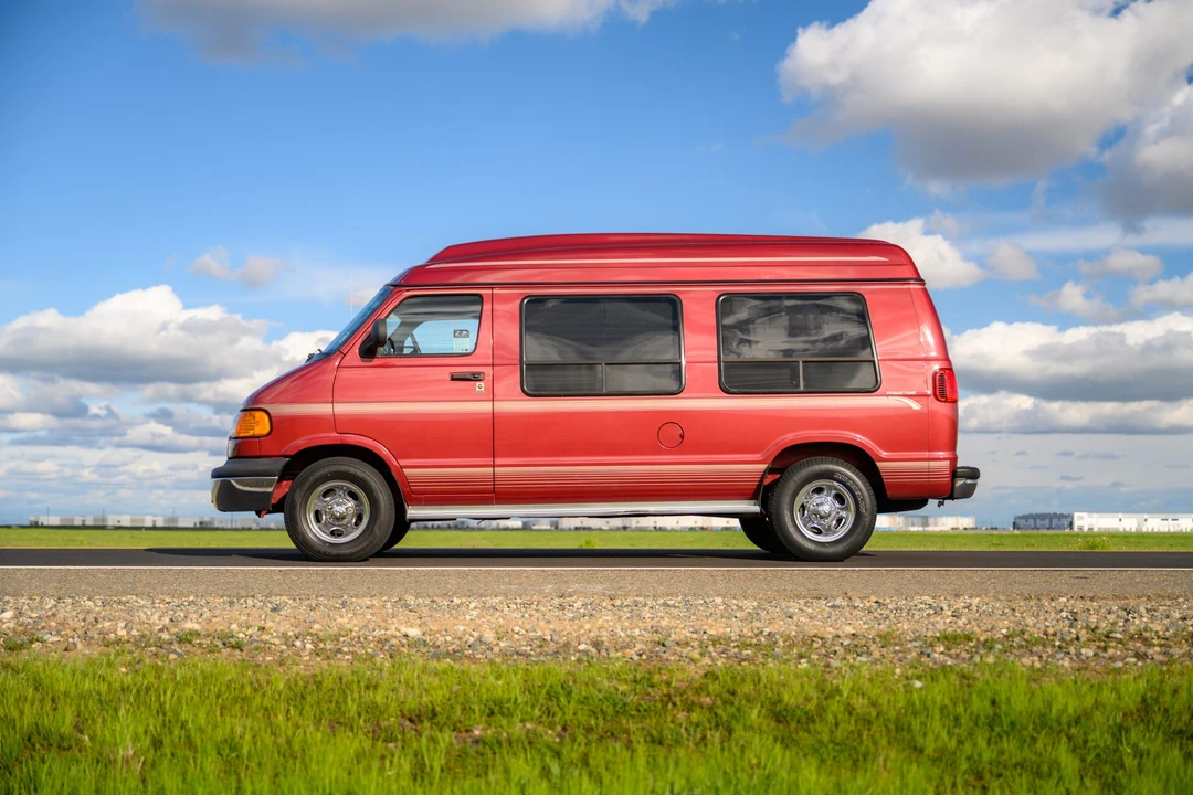 1999 Dodge Ram Van - Image 22 of 31