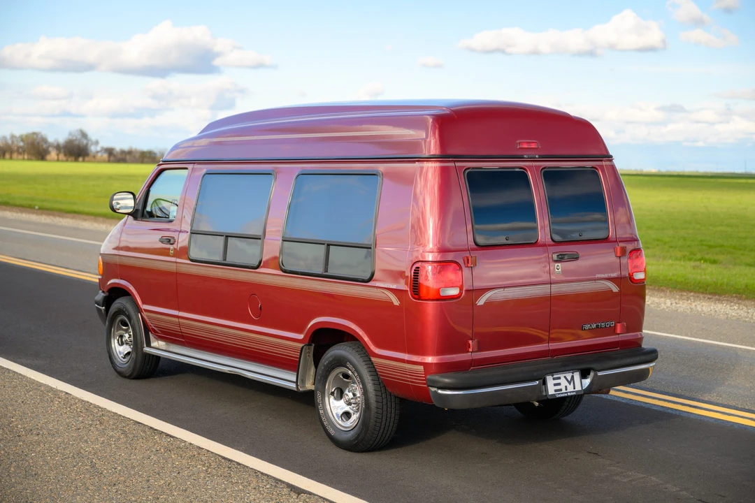 1999 Dodge Ram Van - Image 18 of 31