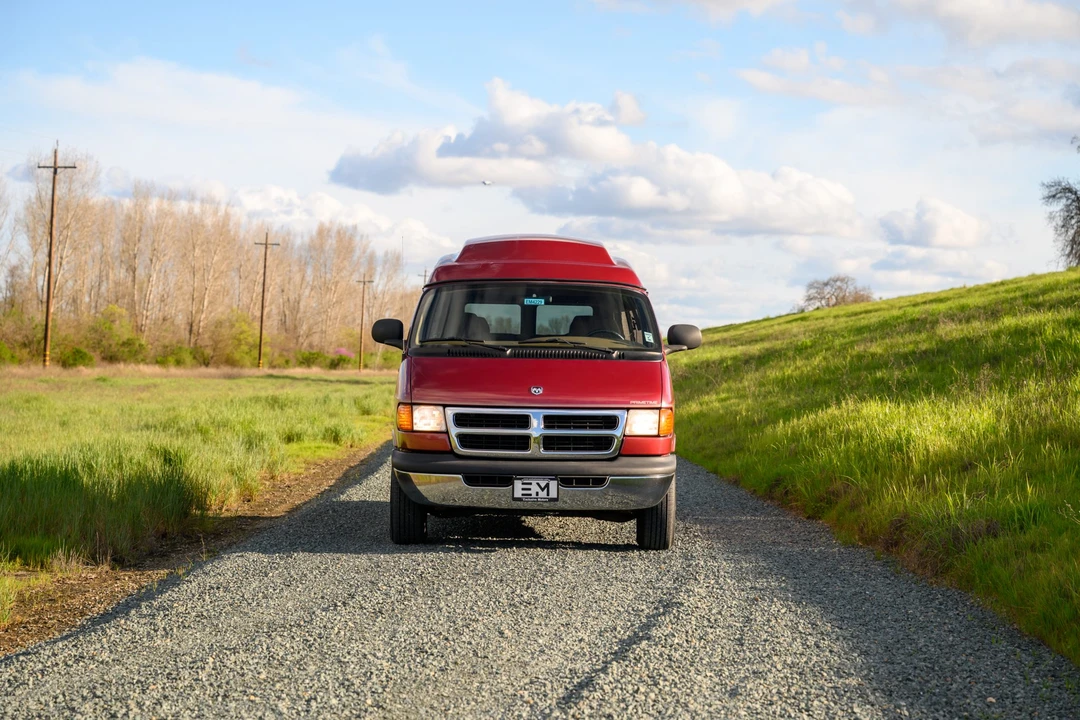 1999 Dodge Ram Van - Image 28 of 31