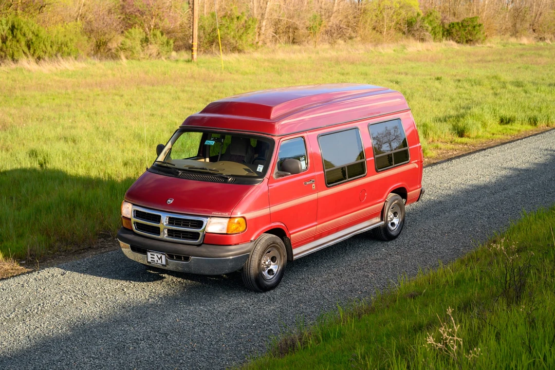 1999 Dodge Ram Van - Image 23 of 31
