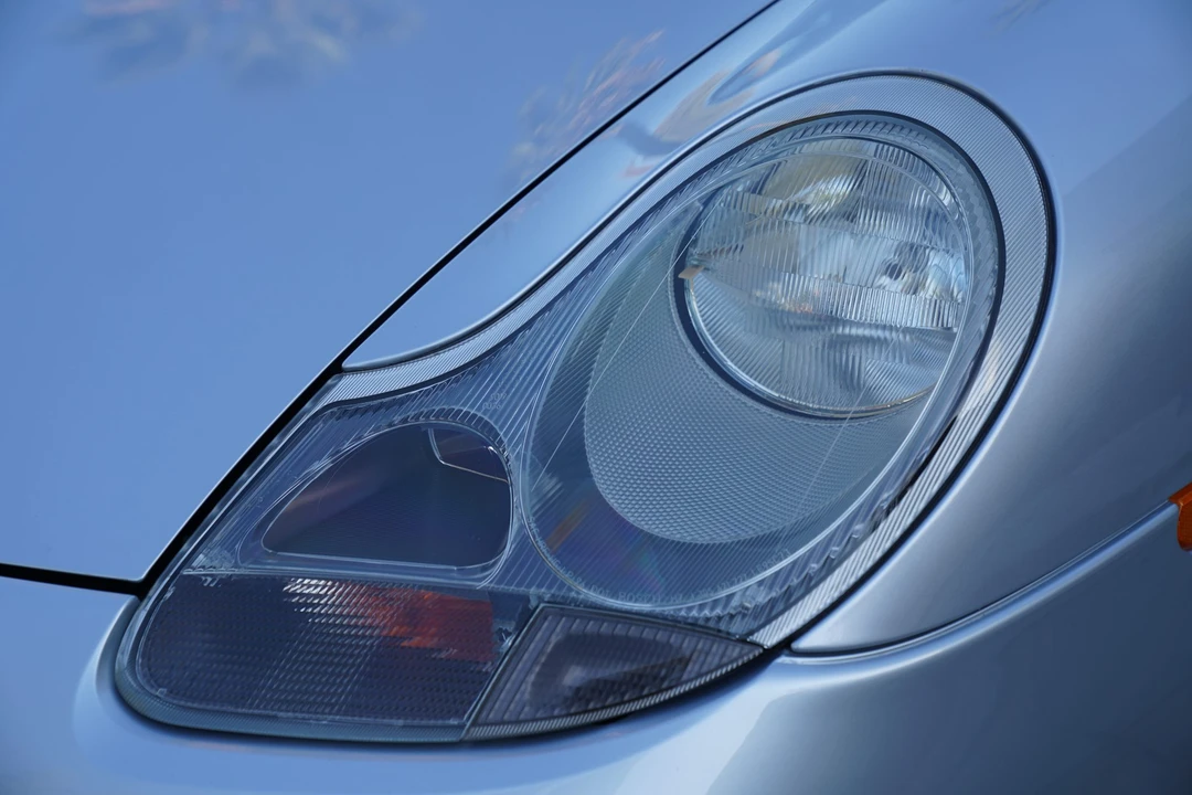 1999 Porsche 996 Carrera - Image 28 of 31