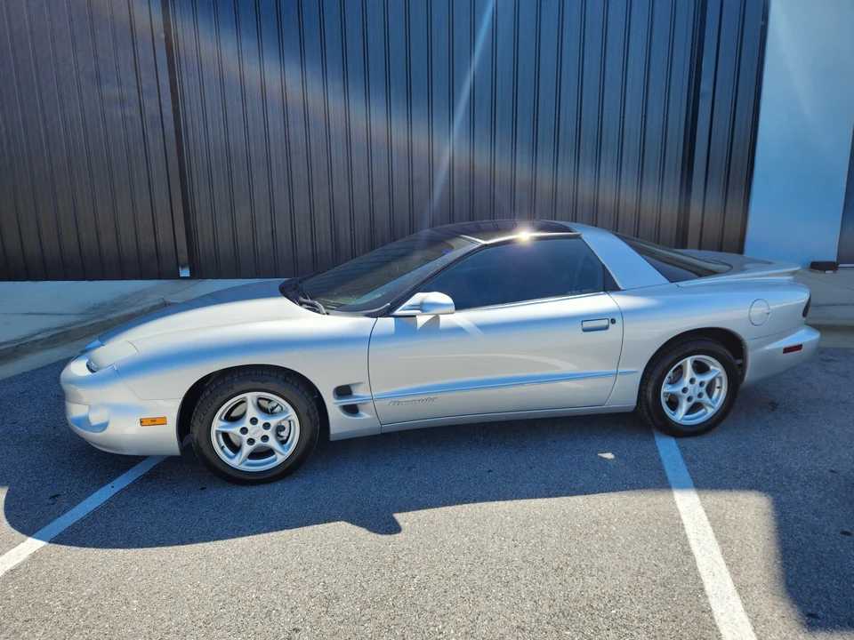 2000 Pontiac Firebird 4th Gen - Image 2 of 31