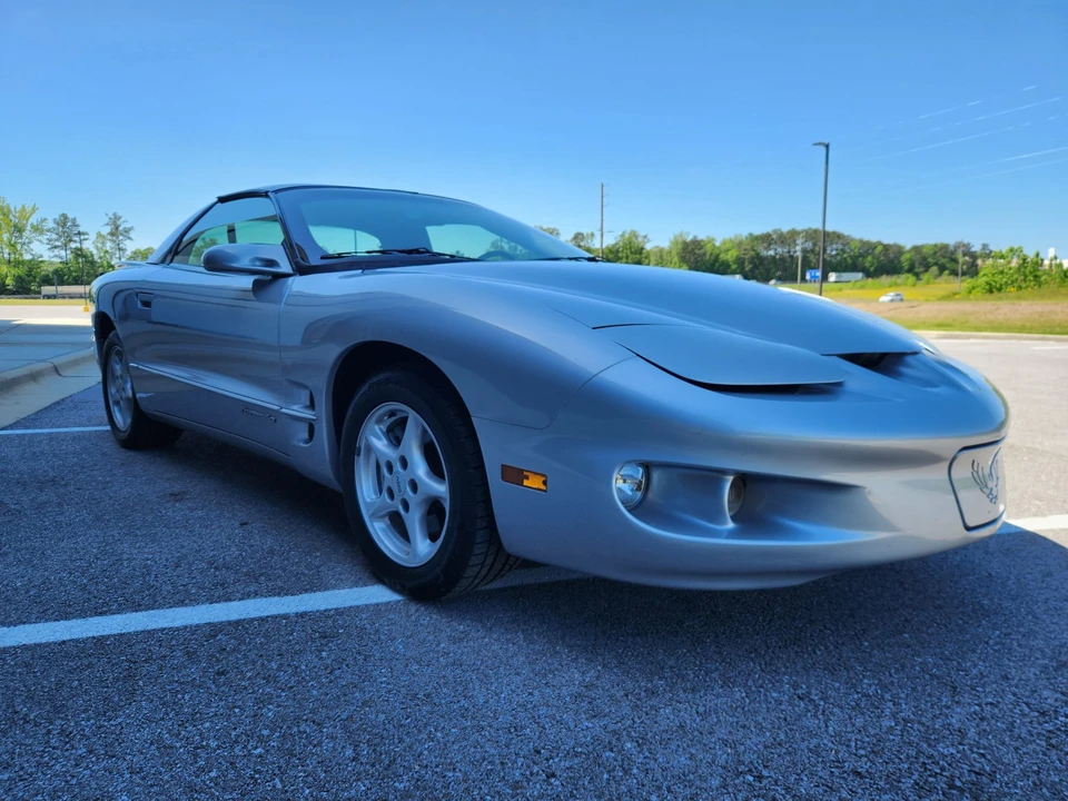2000 Pontiac Firebird 4th Gen - Image 9 of 31