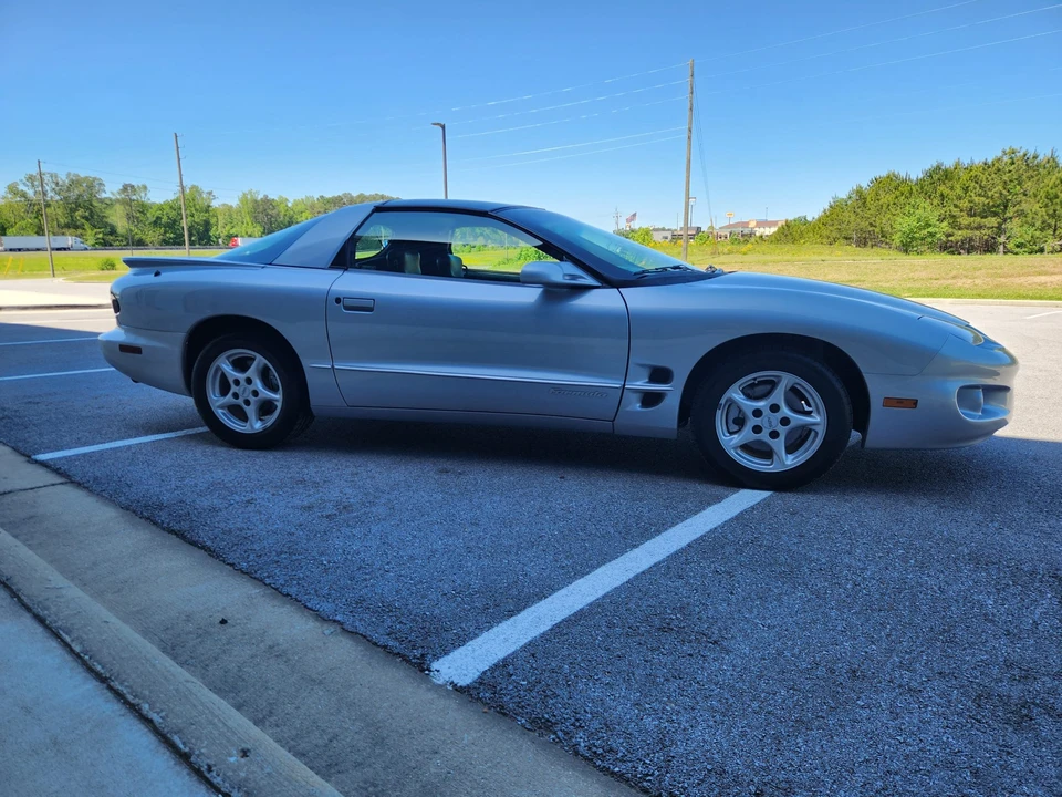 2000 Pontiac Firebird 4th Gen - Image 11 of 31