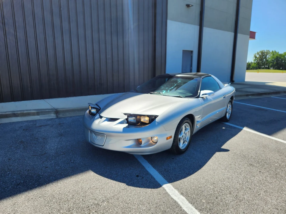 2000 Pontiac Firebird 4th Gen - Image 4 of 31