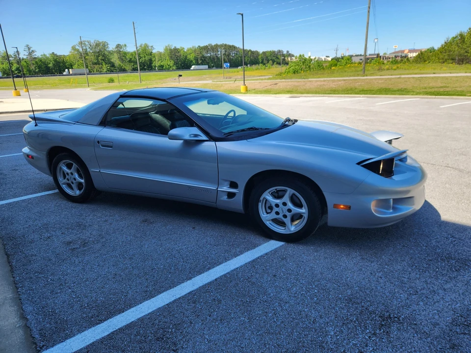 2000 Pontiac Firebird 4th Gen - Image 10 of 31