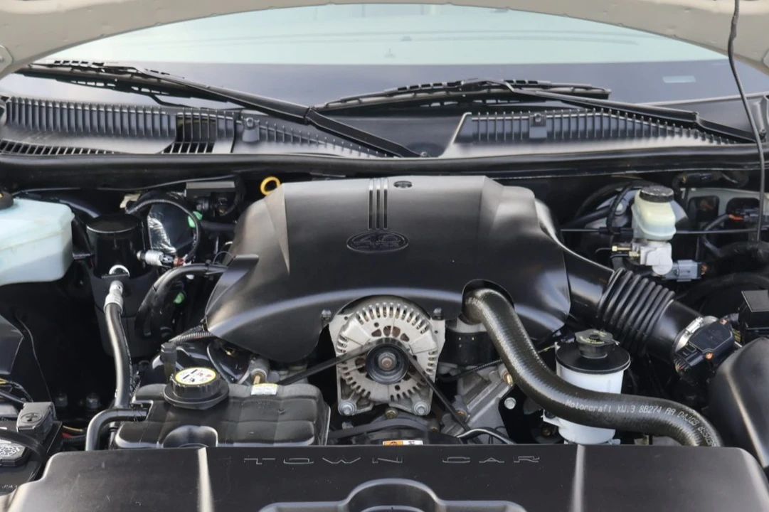 2001 Lincoln Town Car - Image 6 of 7