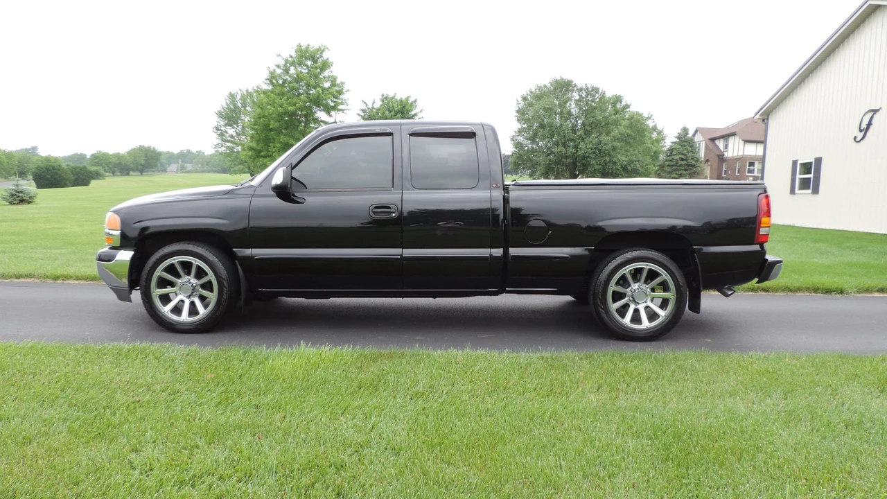 2002 GMC Sierra 2nd Gen - Image 4 of 31