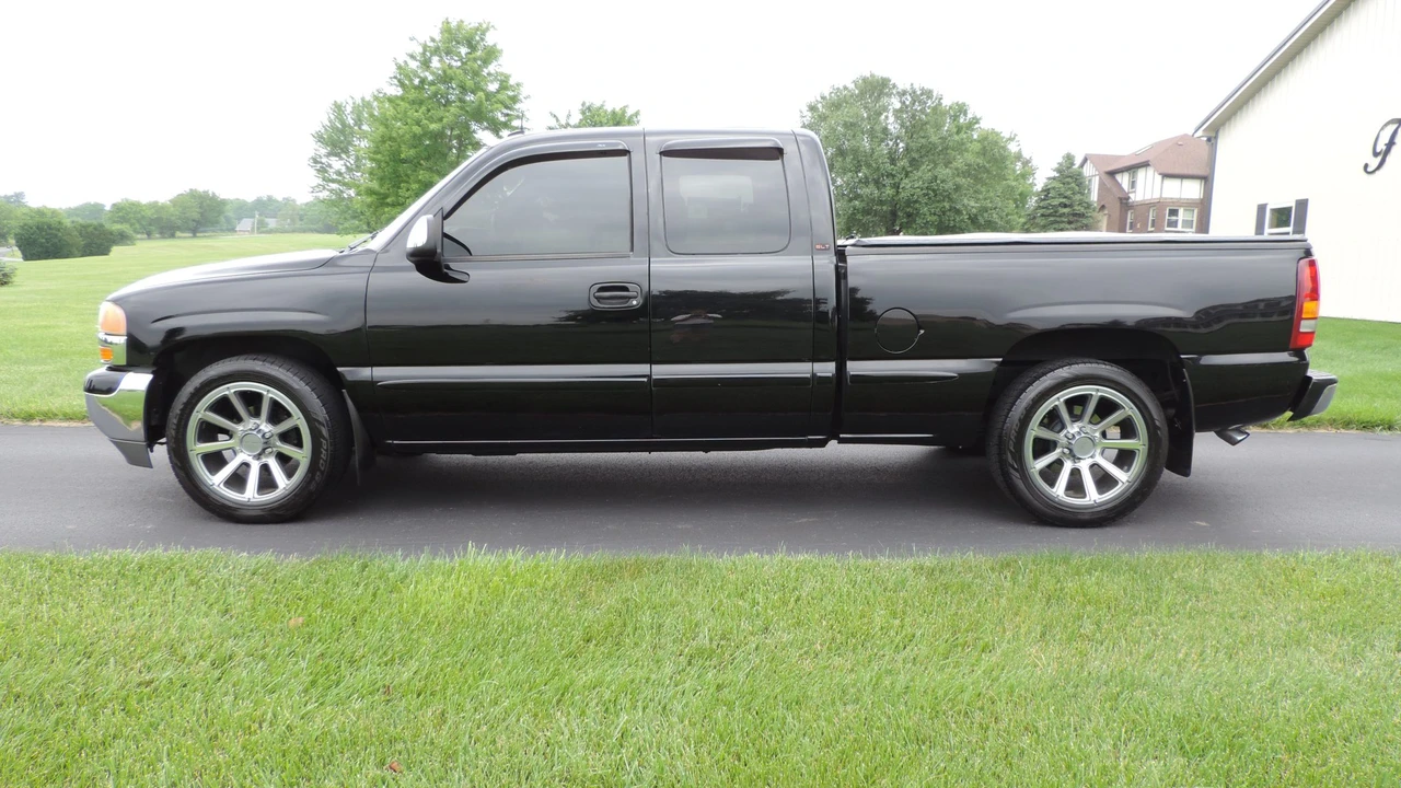 2002 GMC Sierra 2nd Gen - Image 5 of 31