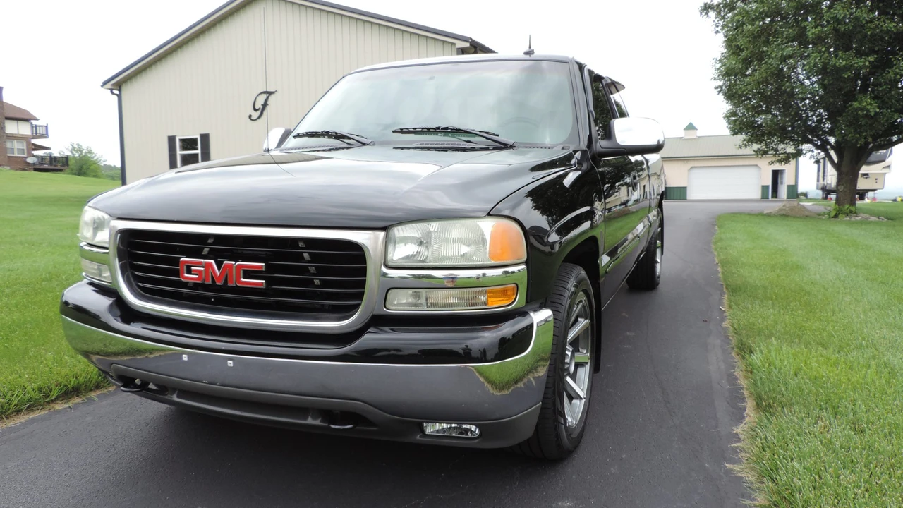 2002 GMC Sierra 2nd Gen - Image 2 of 31