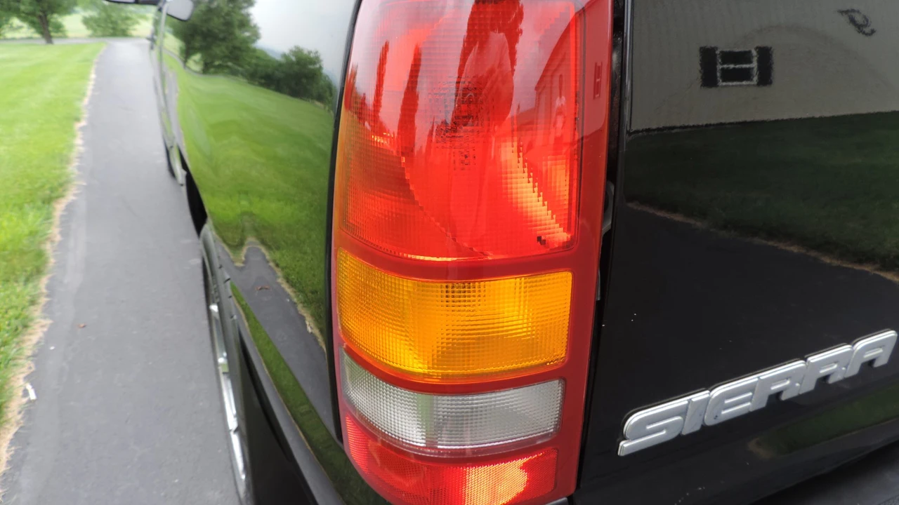 2002 GMC Sierra 2nd Gen - Image 24 of 31