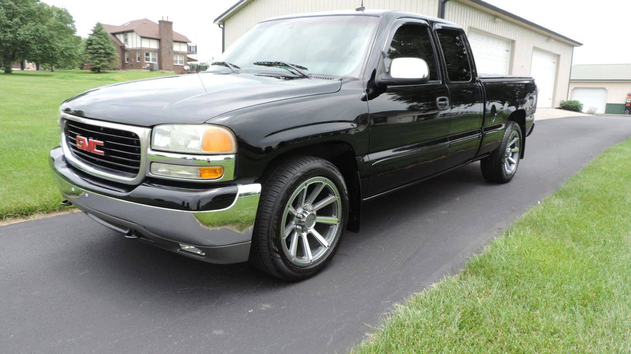 2002 GMC Sierra 2nd Gen - Image 3 of 31
