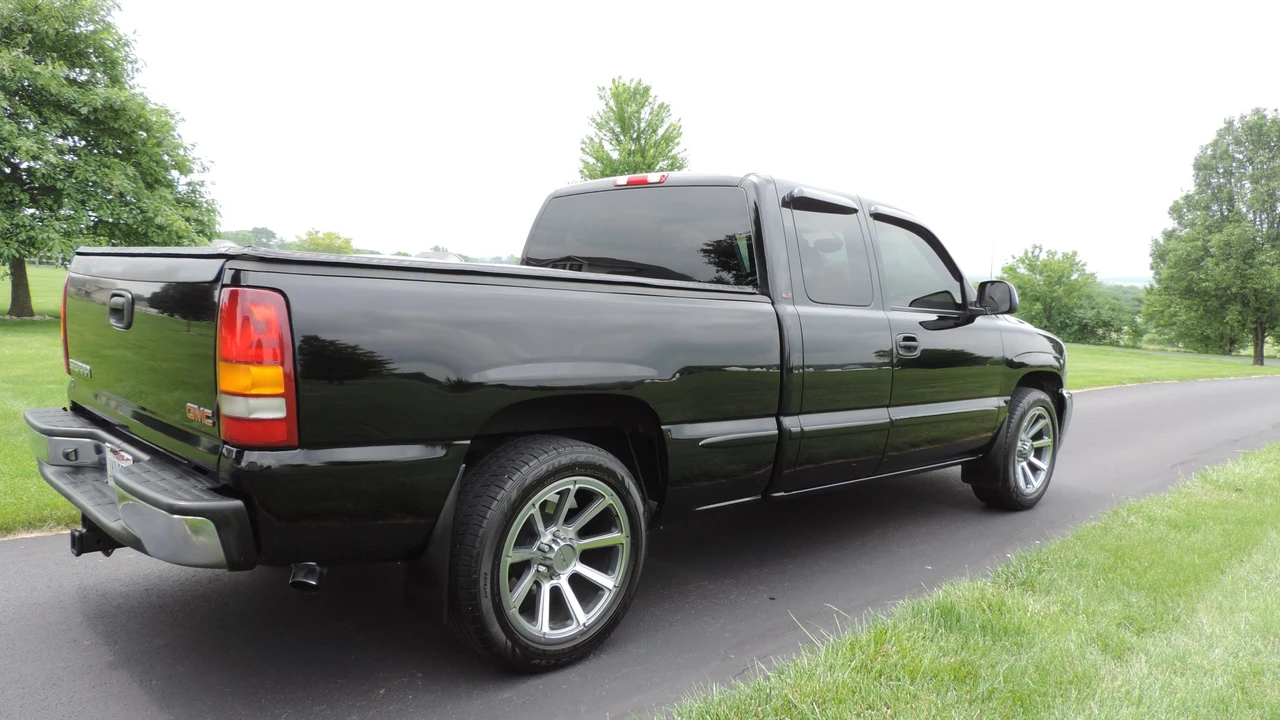 2002 GMC Sierra 2nd Gen - Image 11 of 31
