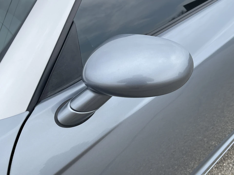 2005 Chrysler Crossfire - Image 29 of 31