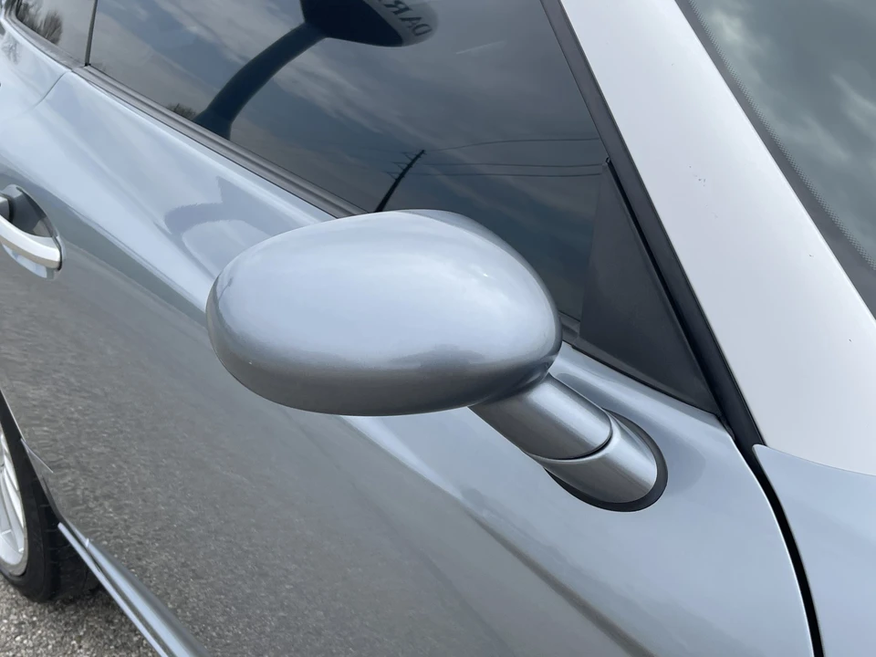 2005 Chrysler Crossfire - Image 17 of 31