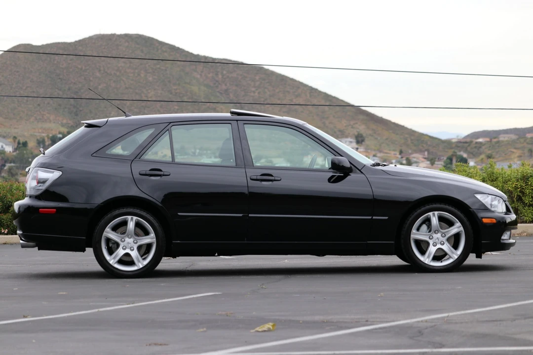 2005 Lexus IS 1st Gen - Image 26 of 31