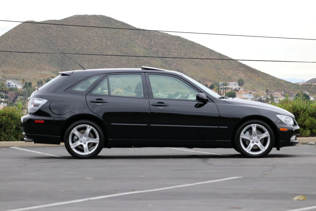 2005 Lexus IS 1st Gen - Image 27 of 31
