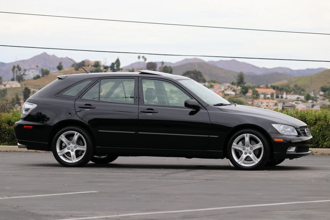 2005 Lexus IS 1st Gen - Image 28 of 31