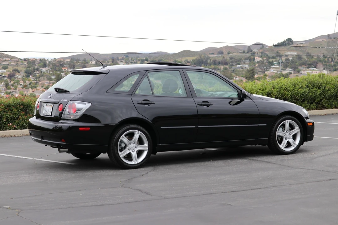2005 Lexus IS 1st Gen - Image 24 of 31