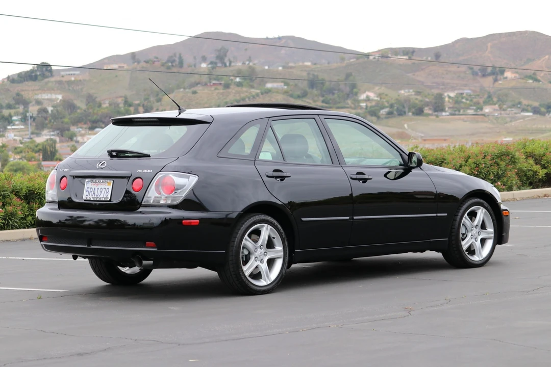2005 Lexus IS 1st Gen - Image 23 of 31