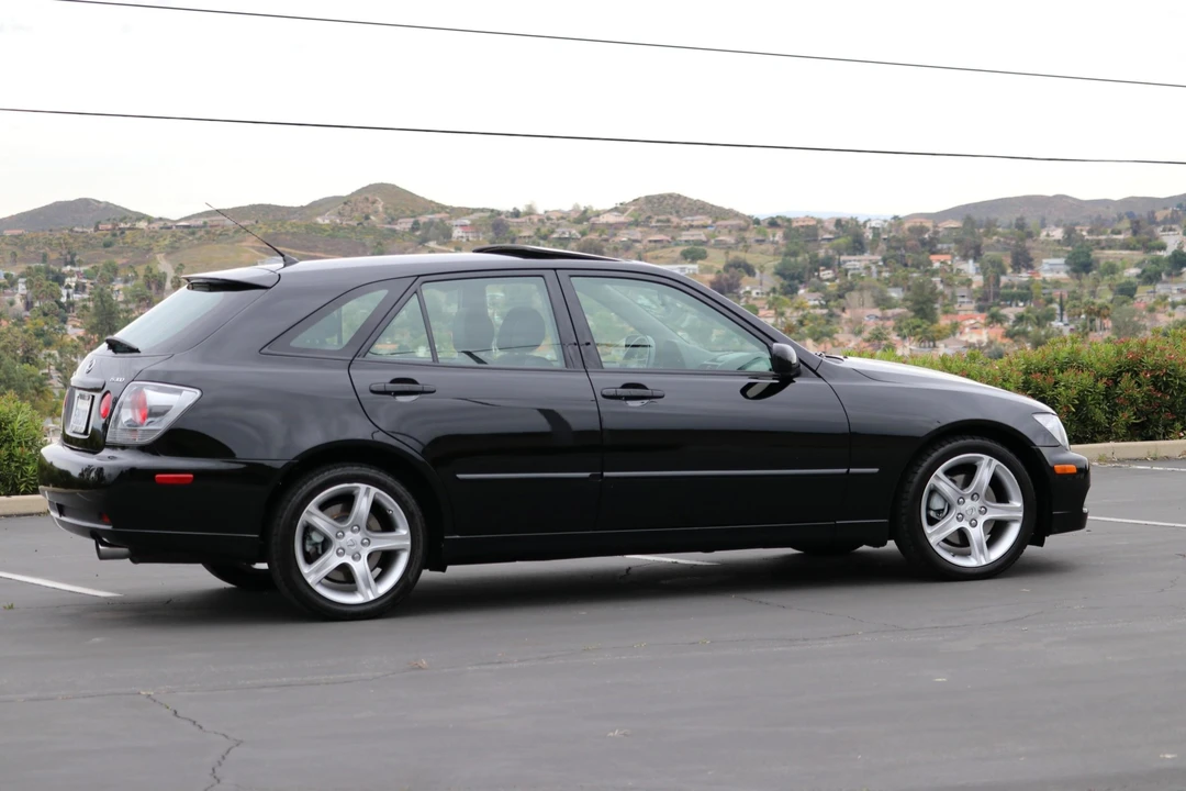 2005 Lexus IS 1st Gen - Image 25 of 31