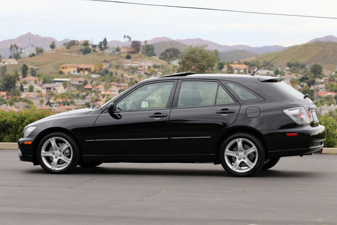2005 Lexus IS 1st Gen - Image 9 of 31